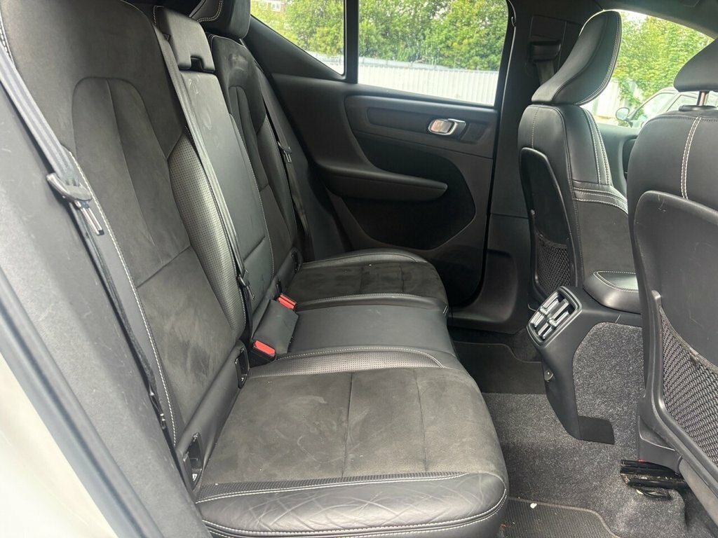 Volvo XC40 1.5 T3 163 Momentum White #12