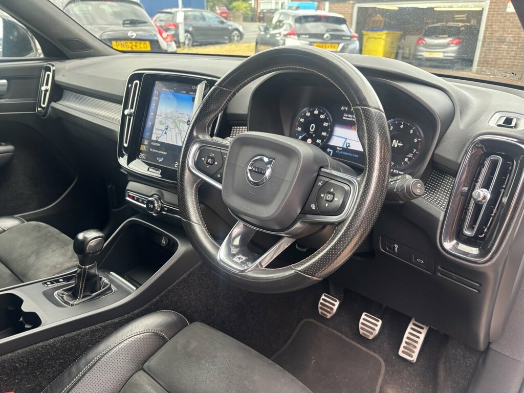 Volvo XC40 1.5 T3 163 Momentum White #9