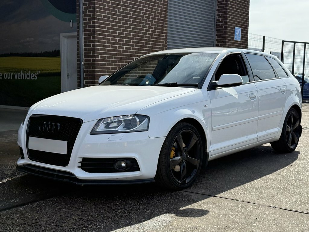 Audi A3 2L Black Edition ST61GYX White #3