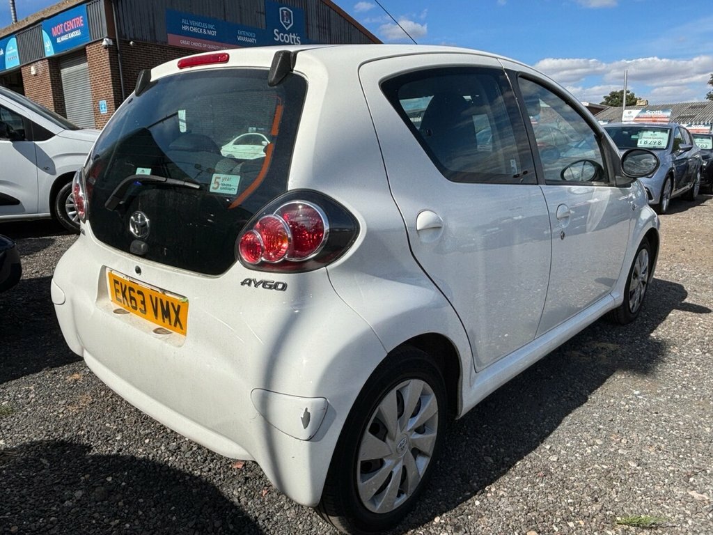Toyota Aygo 1L Move White #6