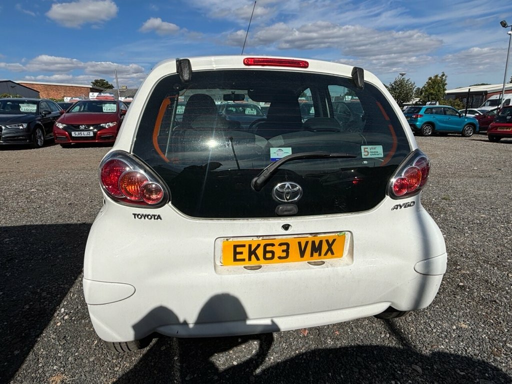 Toyota Aygo 1L Move White #5