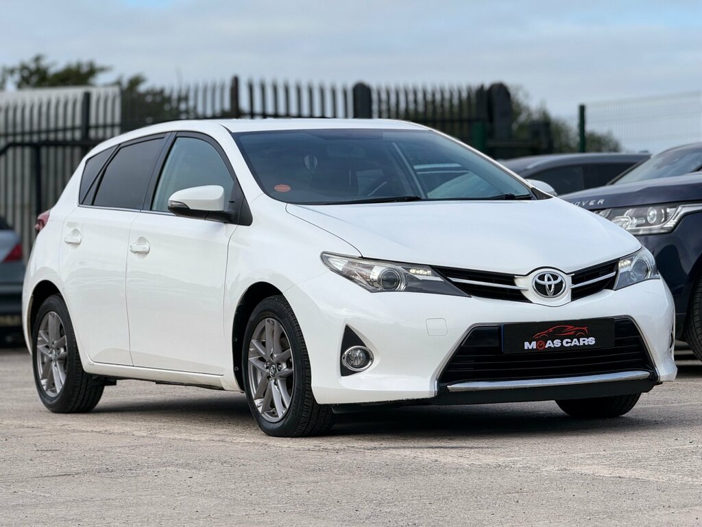 Toyota Auris 1.4 D-4d Icon Plus Hatchback Eur White #4