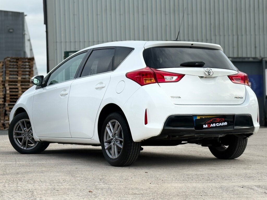 Toyota Auris 1.4 D-4d Icon Plus Hatchback Eur White #2