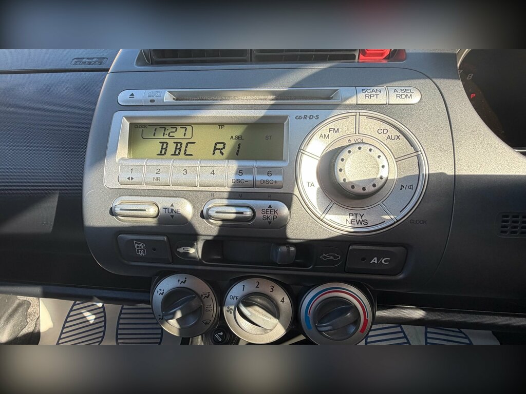 Honda Jazz 1.3 Dsi Sport 82 Bhp Black #21
