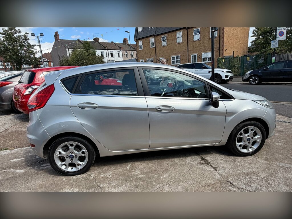 Ford Fiesta 1.4 Zetec Hatchback 154 Gkm Silver #4