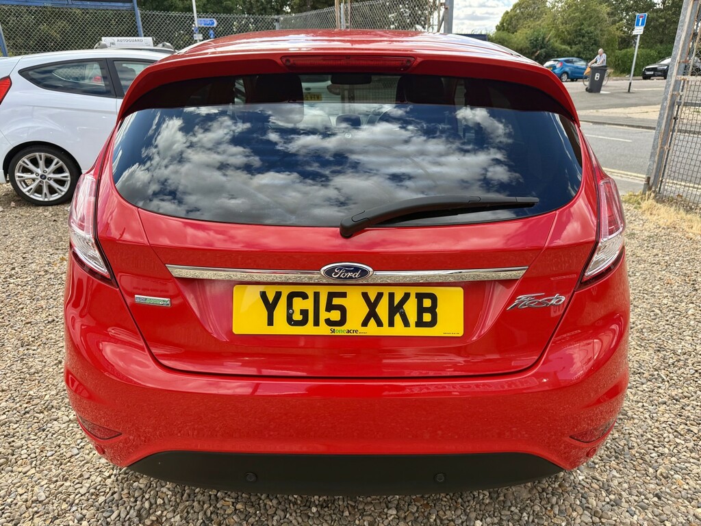 Ford Fiesta 1.0 T Ecoboost Titanium 2015 Red #4