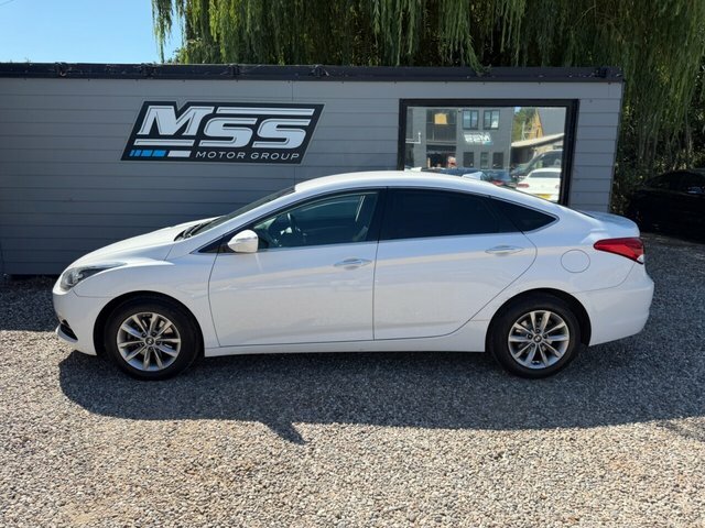 Hyundai I40 2017 1.7 Crdi Blue Drive Se Nav Saloon White #2
