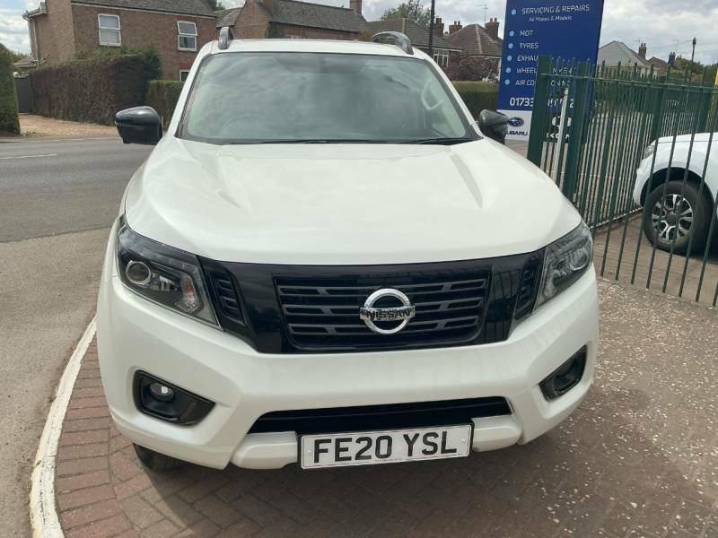 Nissan Navara Double Cab Pick Up N-guard 2.3Dci 190 Tt 4Wd White #2