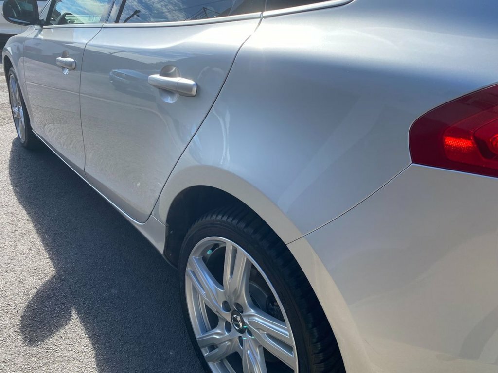 Volvo V40 2018 2.0 D4 R-design Pro Hatchback Manu Silver #4