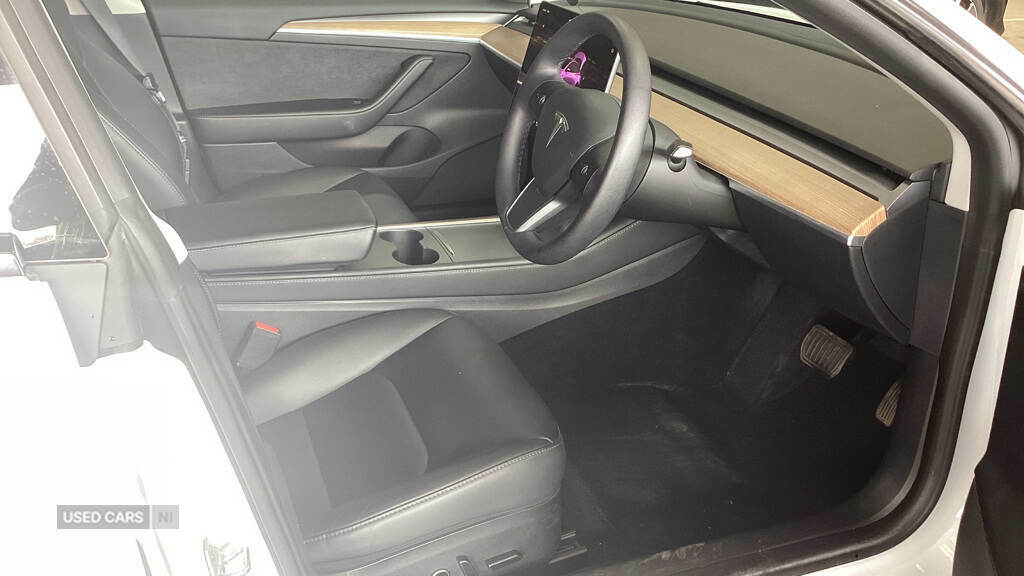 Tesla Model 3 Long Range Rwd White