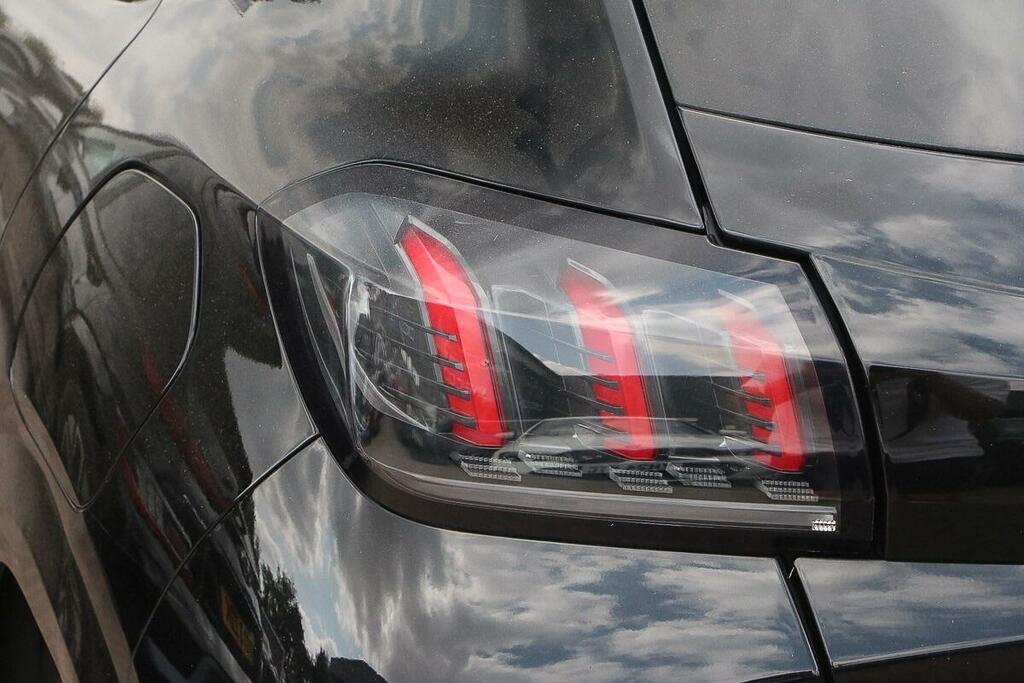 Peugeot 208 1.2 Puretech Allure Premium Euro 6 Ss OY22MVE Black #4