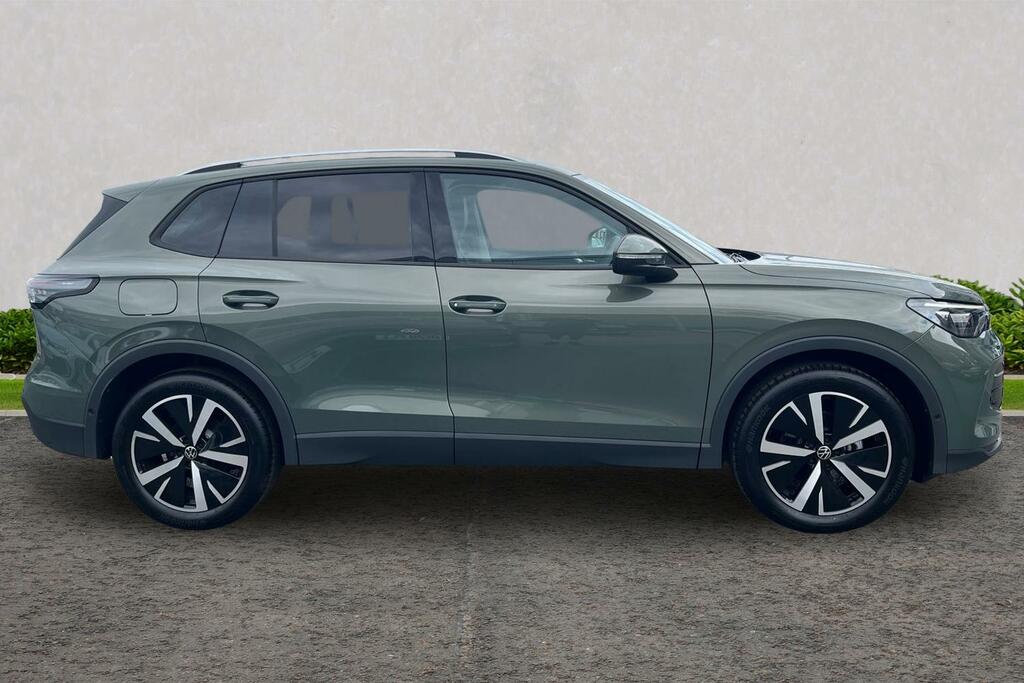 Volkswagen Tiguan 1.5 Etsi 150 Elegance Launch Edition Dsg Black #4