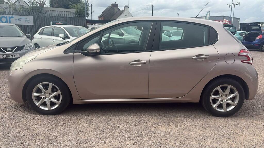 Peugeot 208 1.4 Vti Allure - Ulez Free White #2
