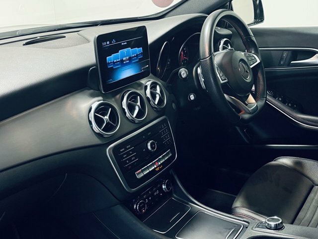 Mercedes-Benz GLA Class Gla180 Amg Line Edition Black #4