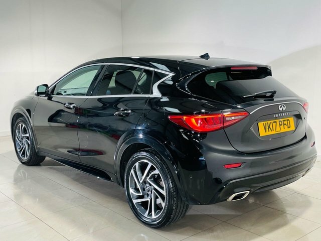 Infiniti Q30 Premium Hatchback Black #3