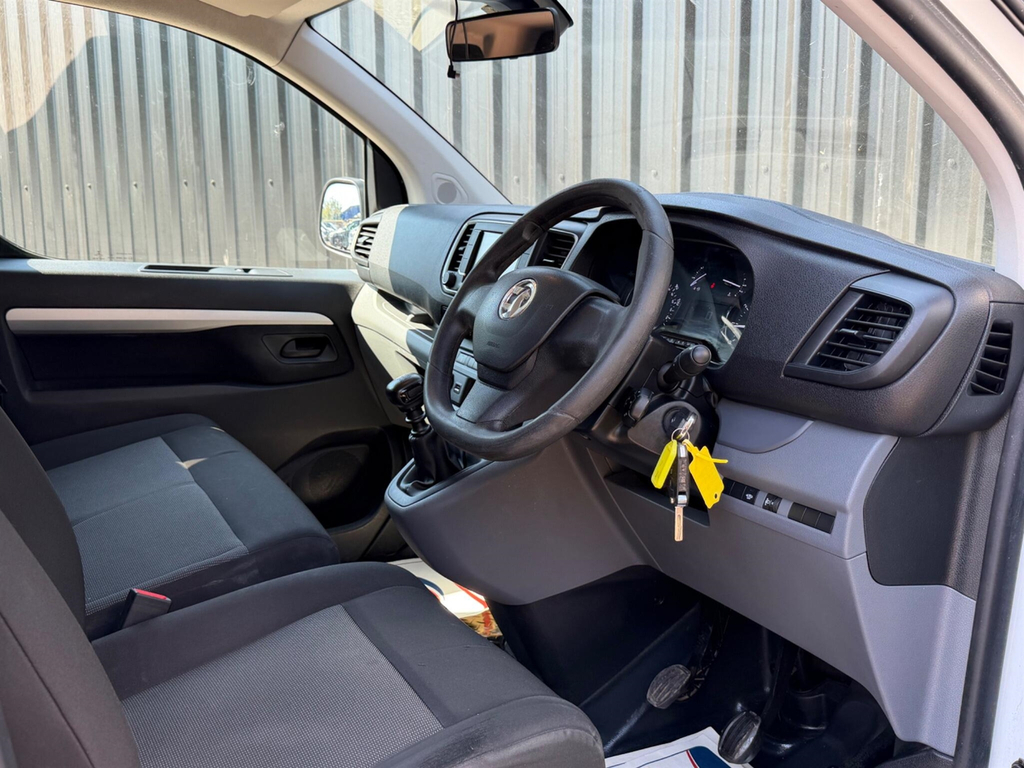 Vauxhall Vivaro 2.0 Turbo D 3100 Sportive Crew Van L2 H1 Euro 6 S #4
