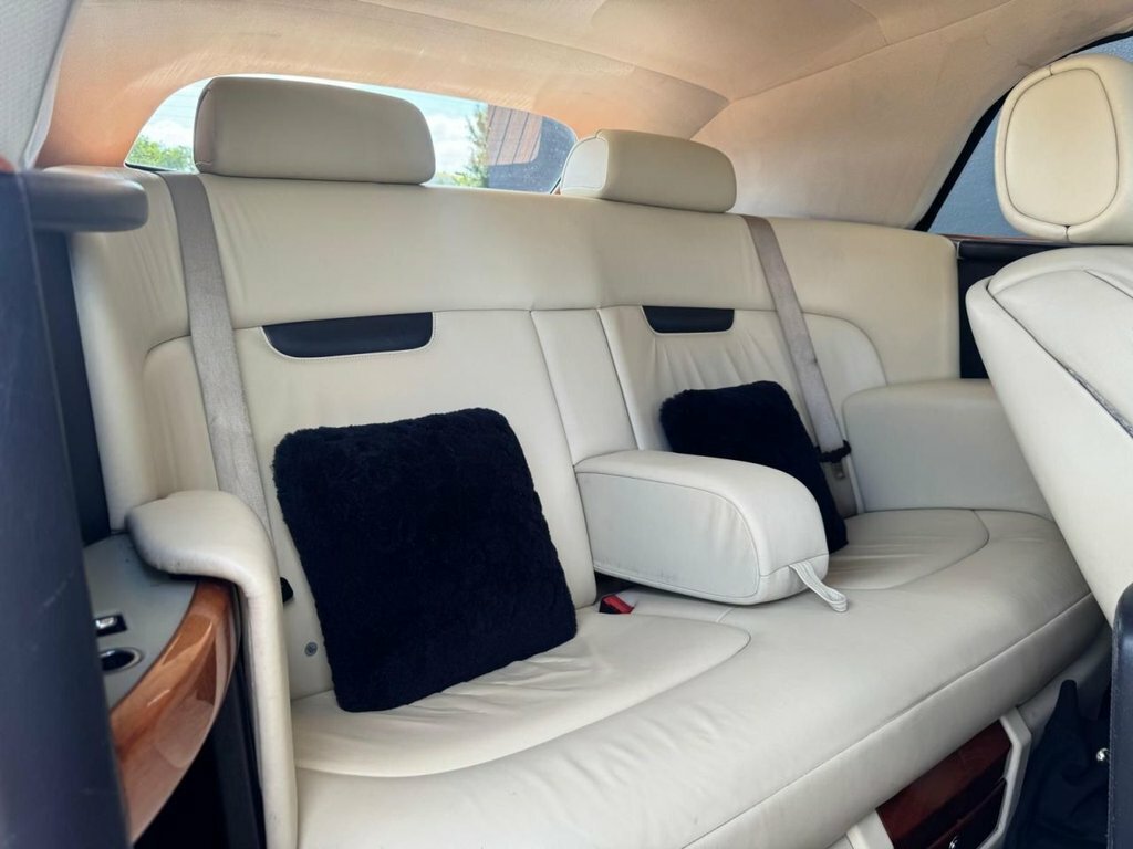 Rolls-Royce Phantom V12 Black #36