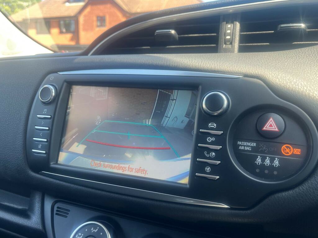 Toyota Yaris 1.3 Vvt-i Sr Silver #20