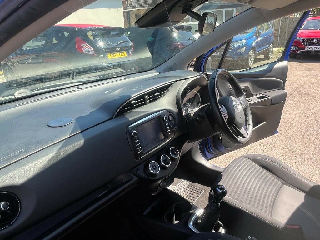 Toyota Yaris 1.3 Vvt-i Sr Silver #9