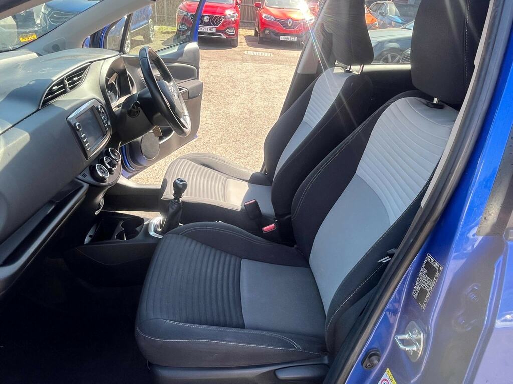 Toyota Yaris 1.3 Vvt-i Sr Silver #22