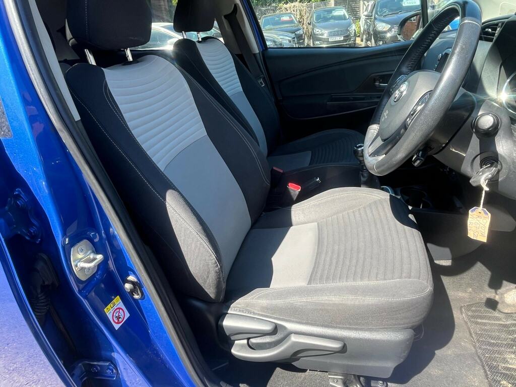 Toyota Yaris 1.3 Vvt-i Sr Silver #10