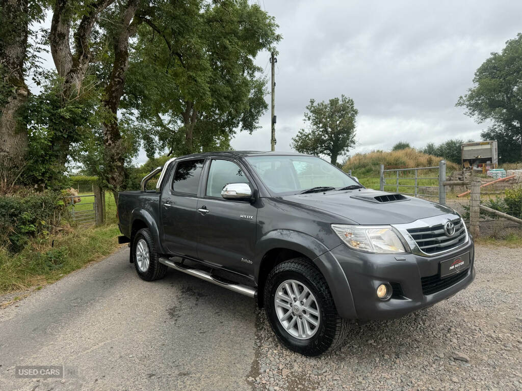 Toyota HILUX Invincible 4X4 D-4d Dcb Red #9
