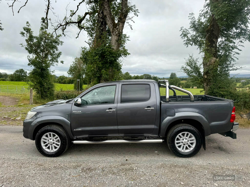 Toyota HILUX Invincible 4X4 D-4d Dcb Red #7