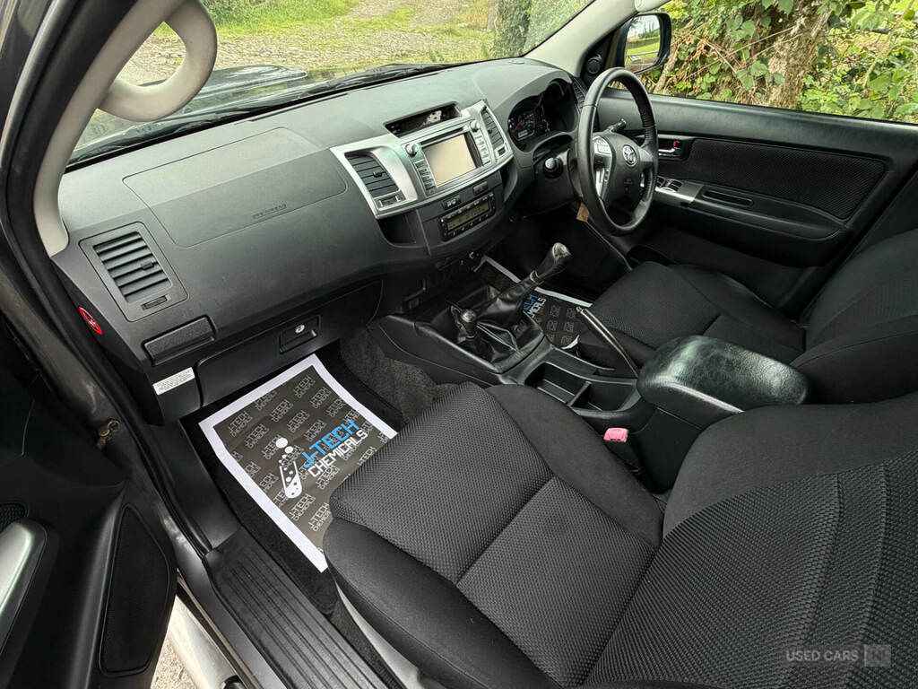 Toyota HILUX Invincible 4X4 D-4d Dcb Red #12