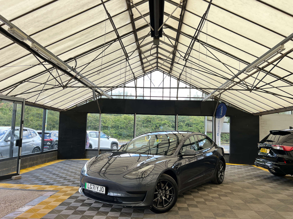 Tesla Model 3 Saloon Grey