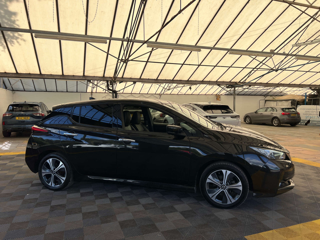 Nissan Leaf Hatchback Black
