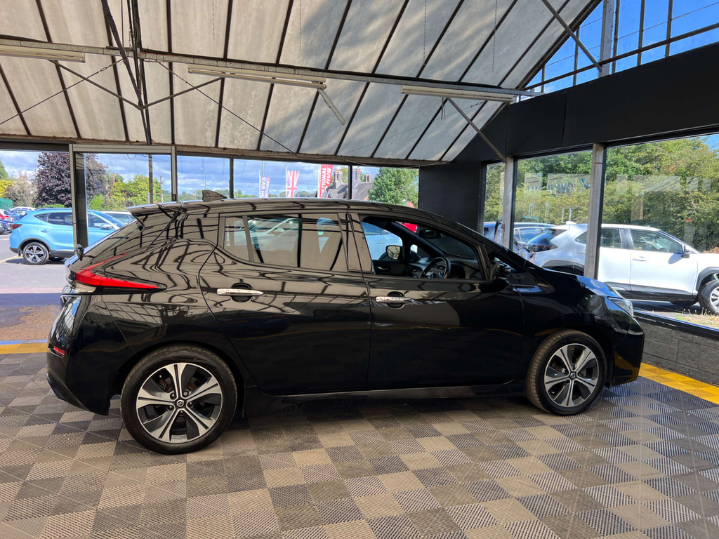 Nissan Leaf Hatchback Black #5
