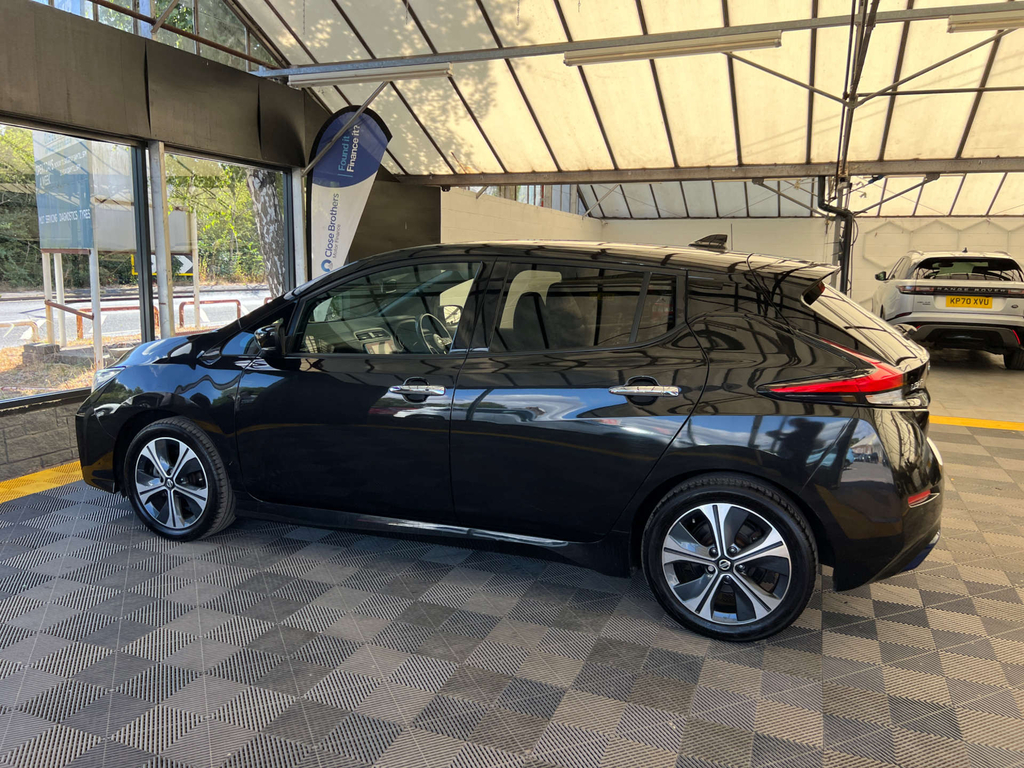 Nissan Leaf Hatchback Black #3