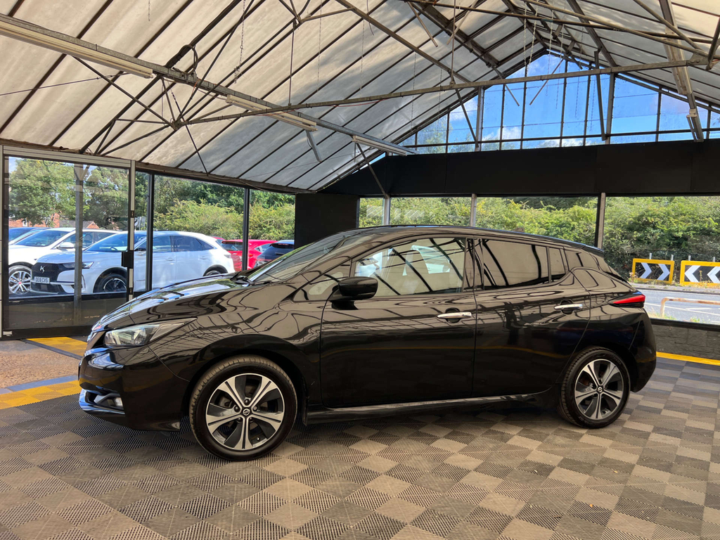 Nissan Leaf Hatchback Black #2