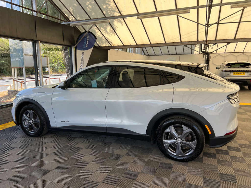 Ford Mustang Suv White #4