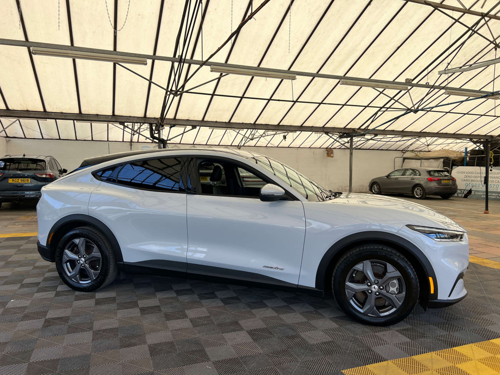 Ford Mustang Suv White