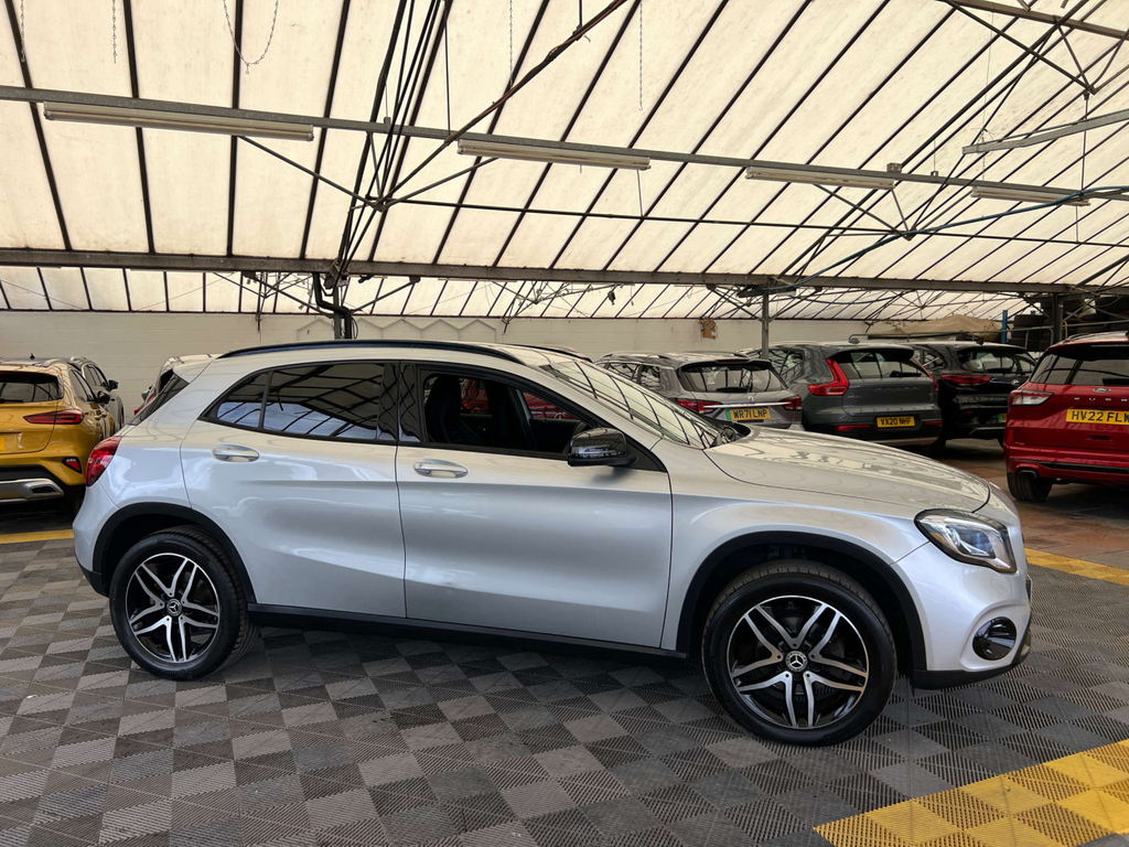 Mercedes-Benz GLA Class Suv Silver