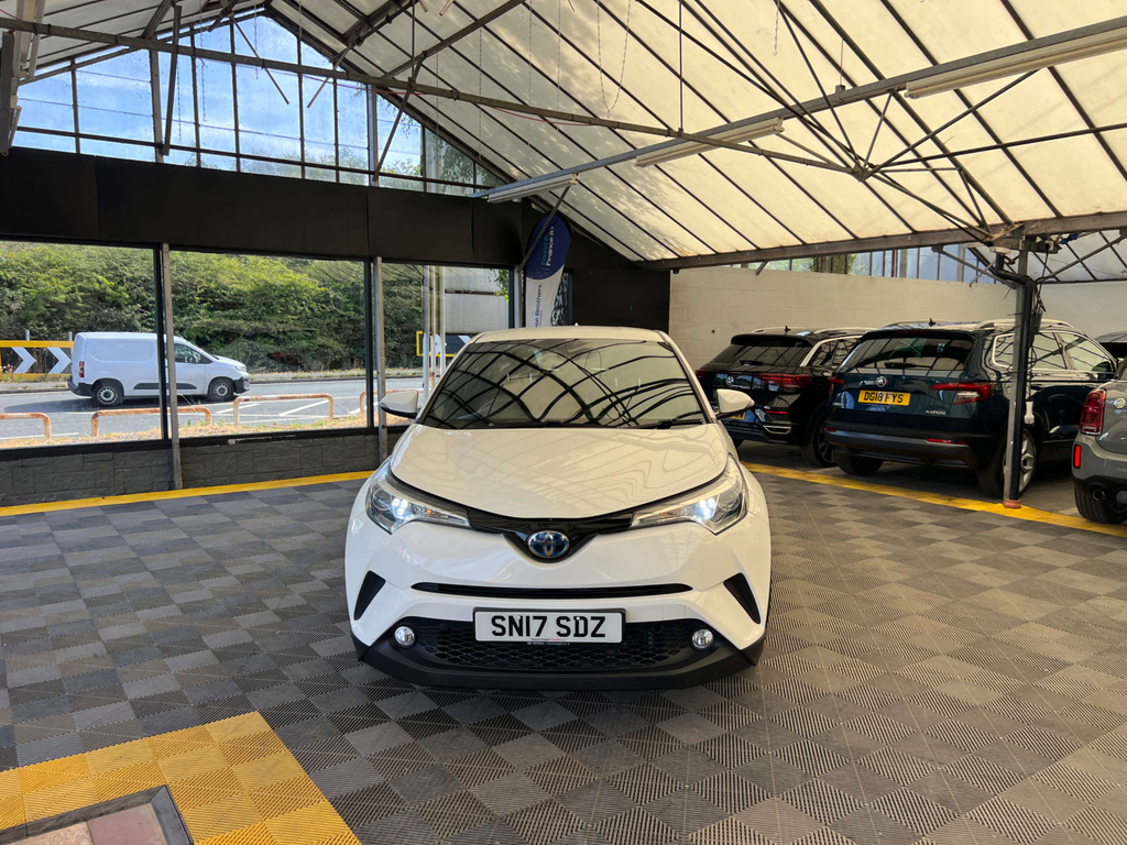 Toyota C-Hr Suv White #2