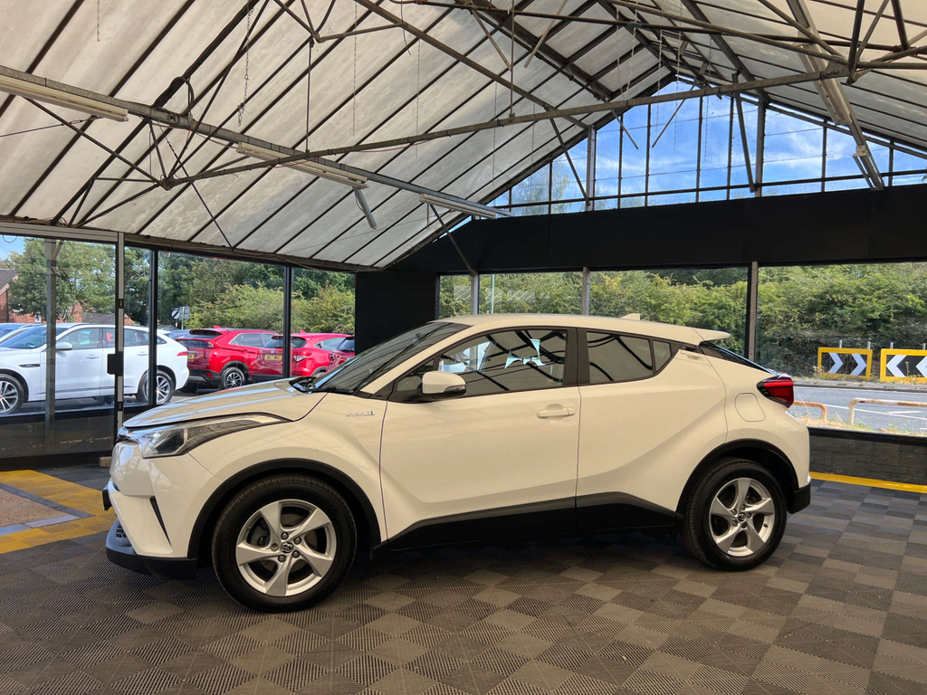 Toyota C-Hr Suv White #3