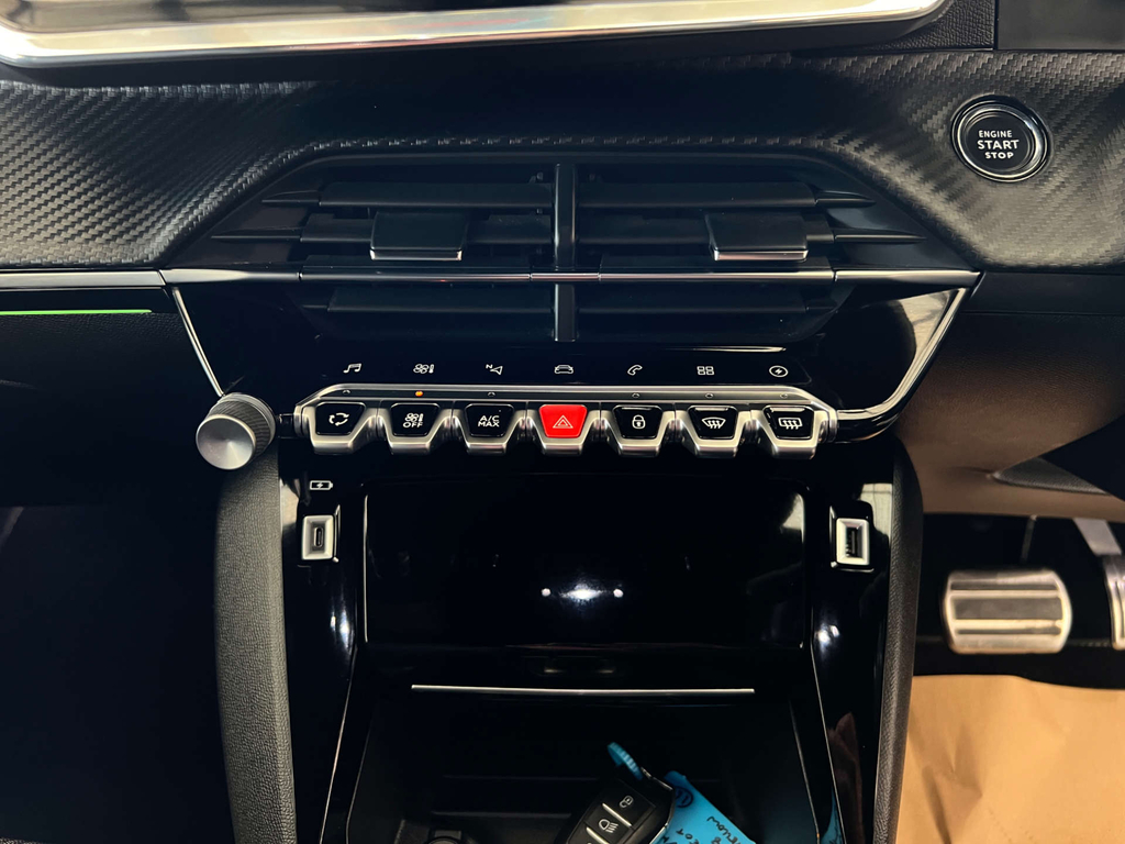 Peugeot 208 1.2 Puretech Allure Premium Hatchback M  #15