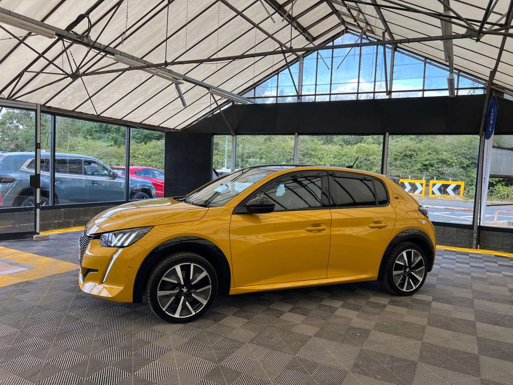 Peugeot 208 Hatchback Yellow #2