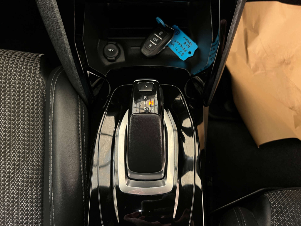 Peugeot 208 1.2 Puretech Allure Premium Hatchback M  #16