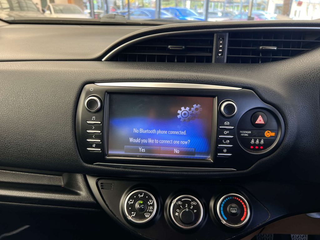 Toyota Yaris Yaris Icon Tech Vvt-i Hev Cvt White #12
