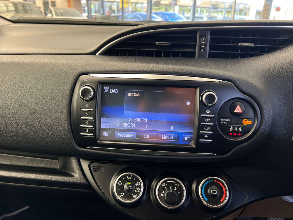 Toyota Yaris Yaris Icon Tech Vvt-i Hev Cvt White #11