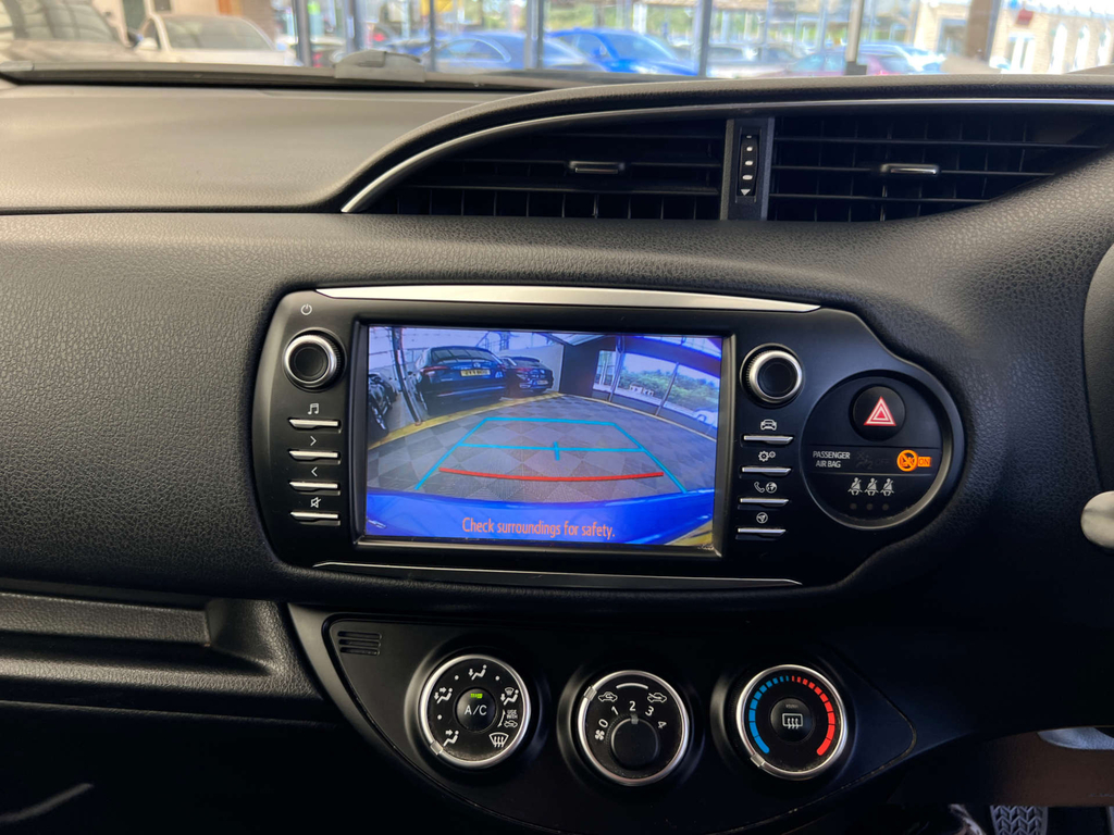 Toyota Yaris Yaris Icon Tech Vvt-i Hev Cvt White #13