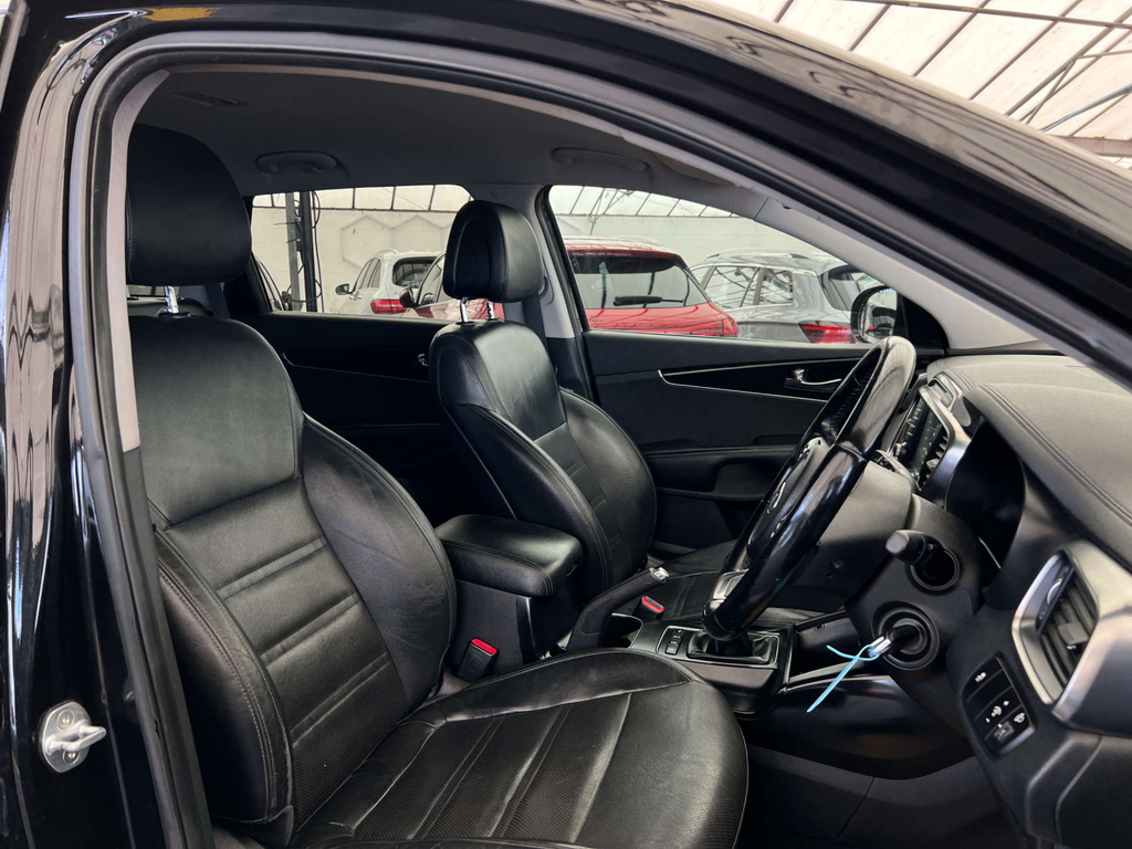 Kia Sorento Suv Black #6