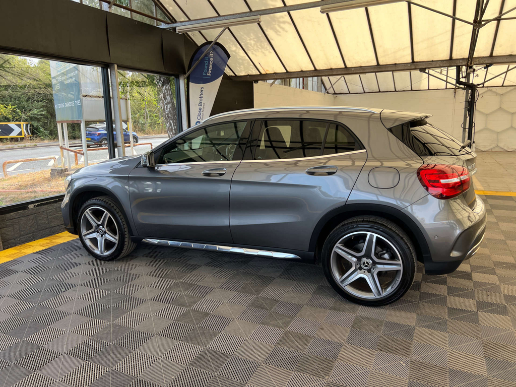 Mercedes-Benz GLA Class Gla 180 Amg Line Edition Grey #4