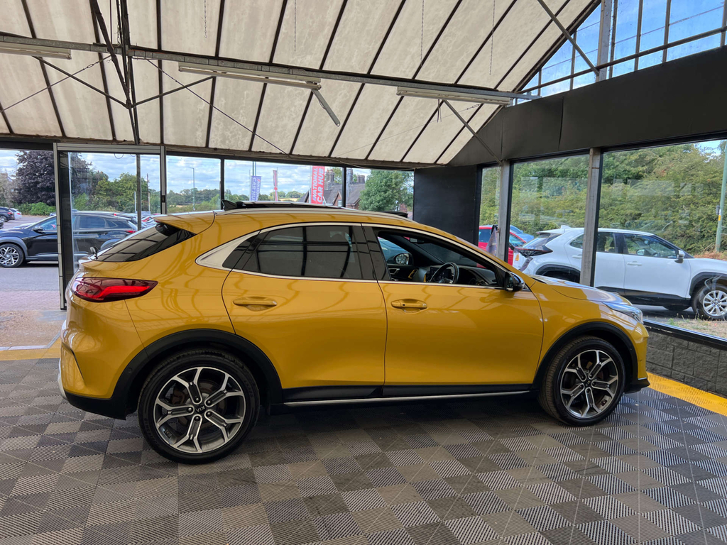 Kia Xceed Suv Yellow #5