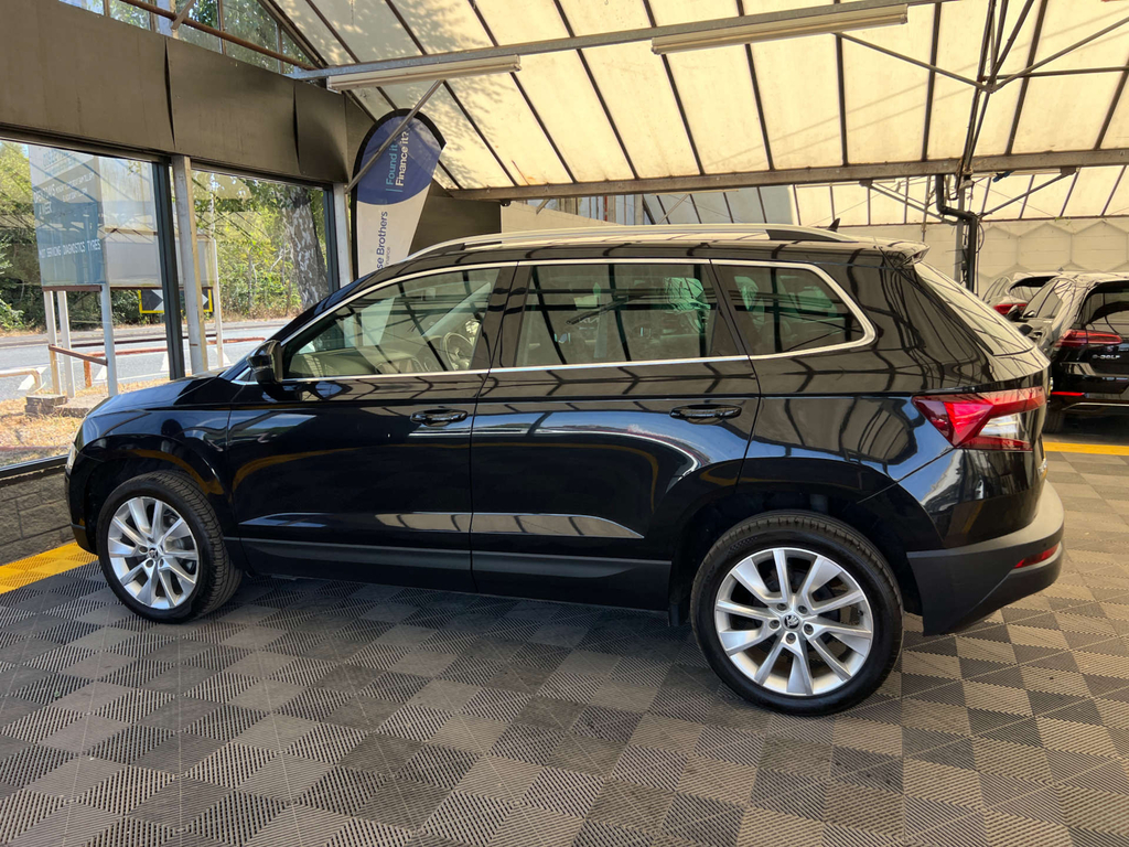 Skoda Karoq Suv Black #4