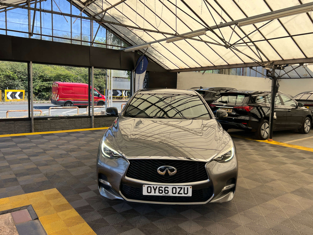 Infiniti Q30 Hatchback Grey #2