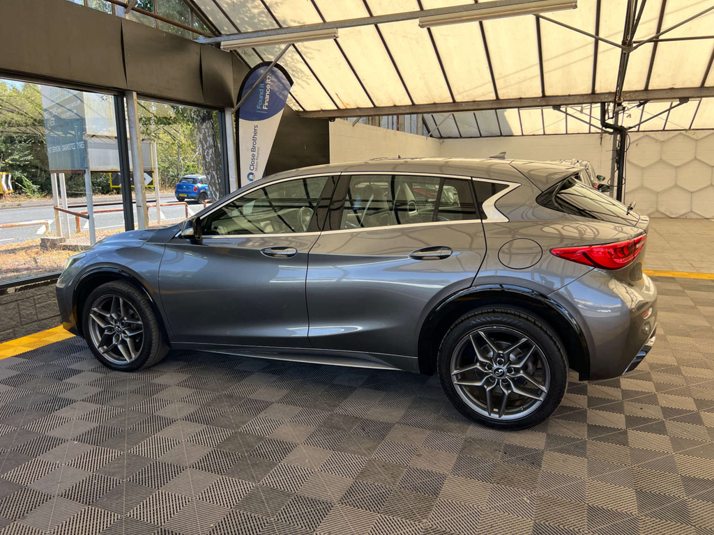 Infiniti Q30 Hatchback Grey #4